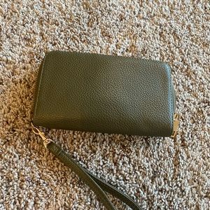 Wristlet wallet